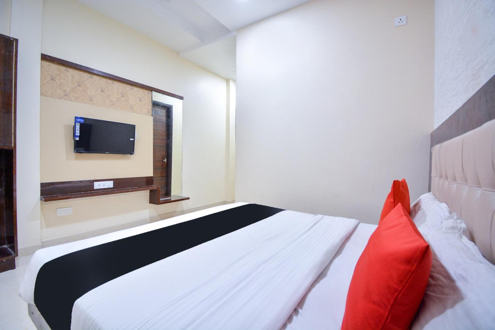 Capital O Moments Inn Amritsar Bagian luar foto