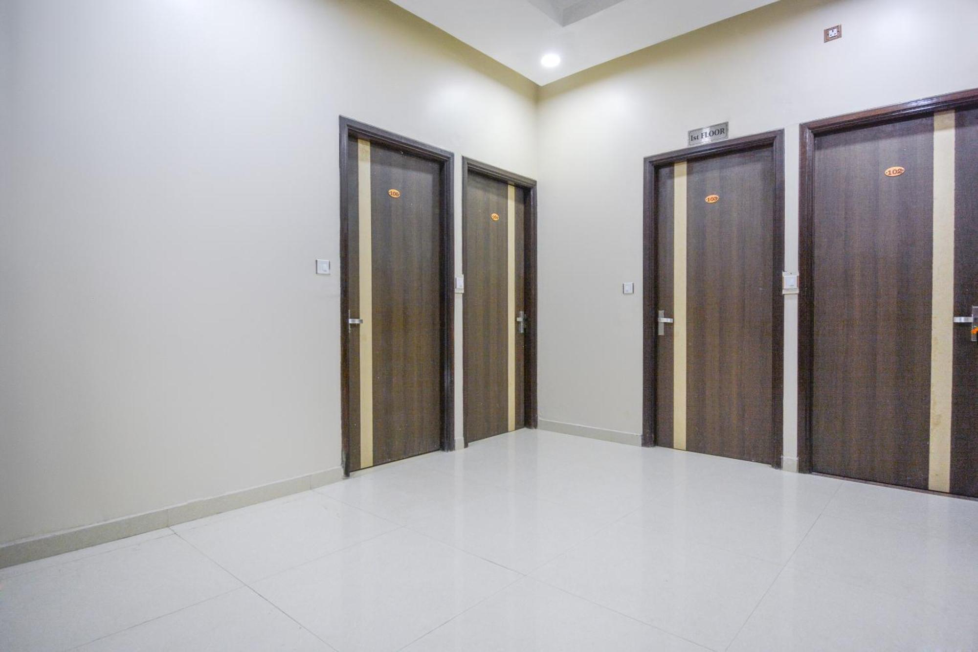 Capital O Moments Inn Amritsar Bagian luar foto