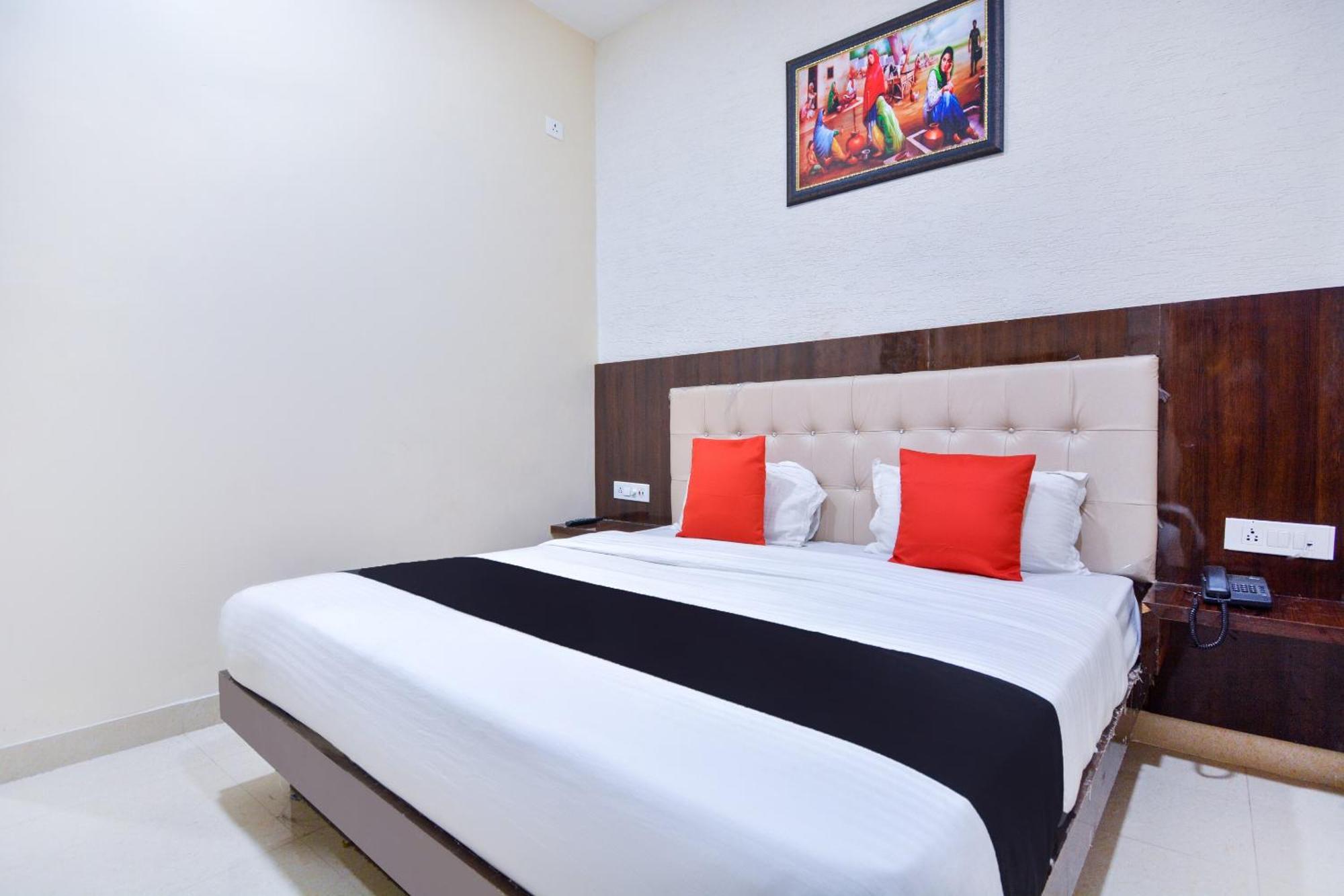 Capital O Moments Inn Amritsar Bagian luar foto