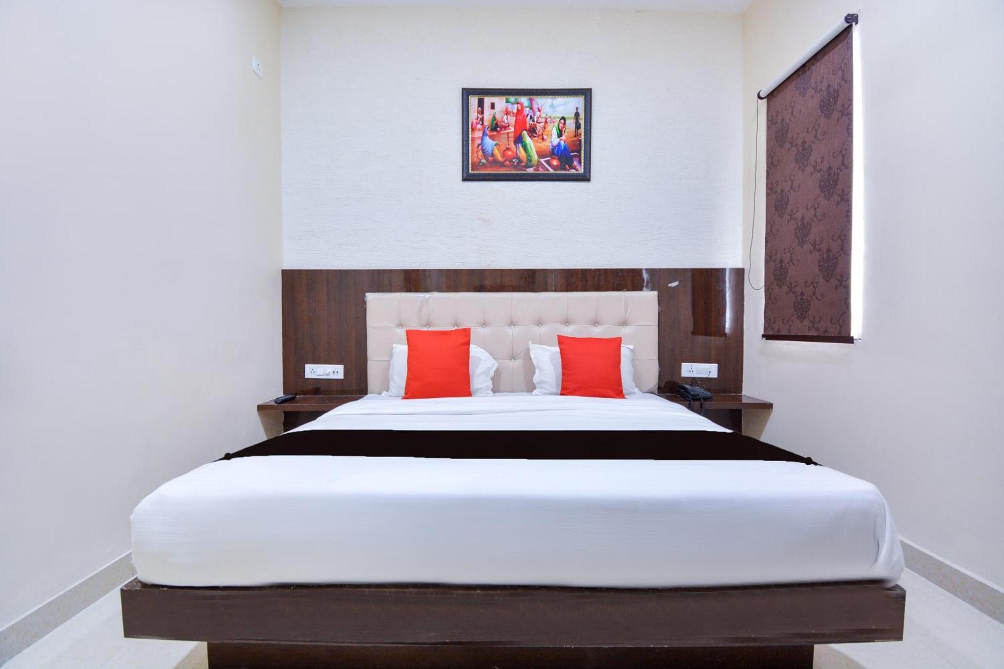 Capital O Moments Inn Amritsar Bagian luar foto