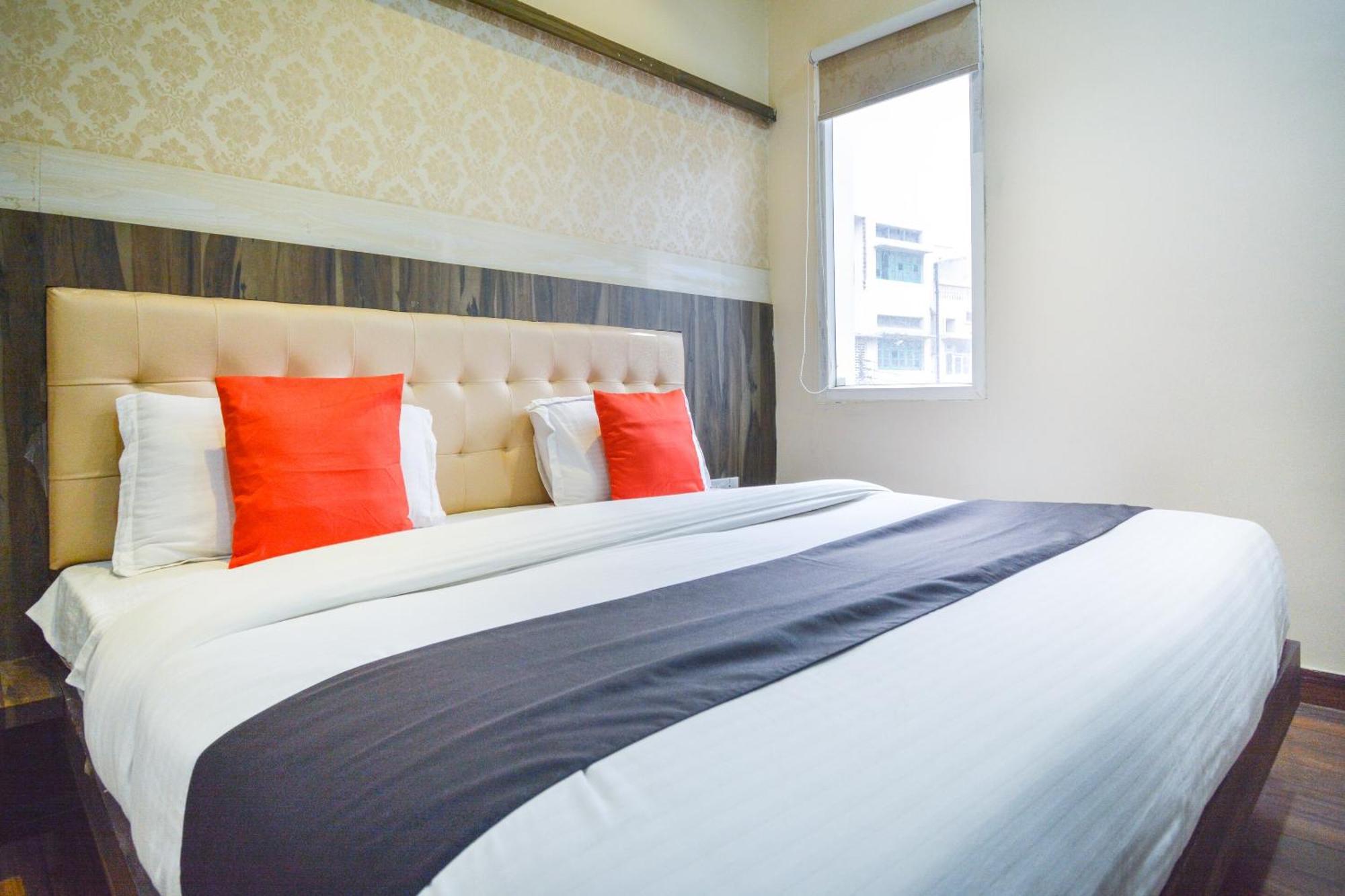 Capital O Moments Inn Amritsar Bagian luar foto