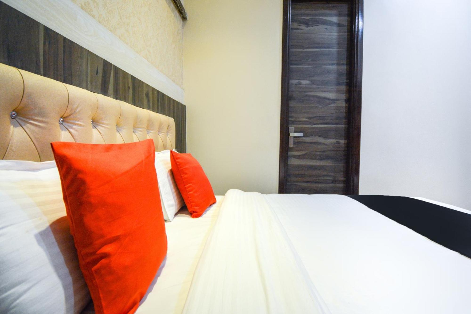 Capital O Moments Inn Amritsar Bagian luar foto