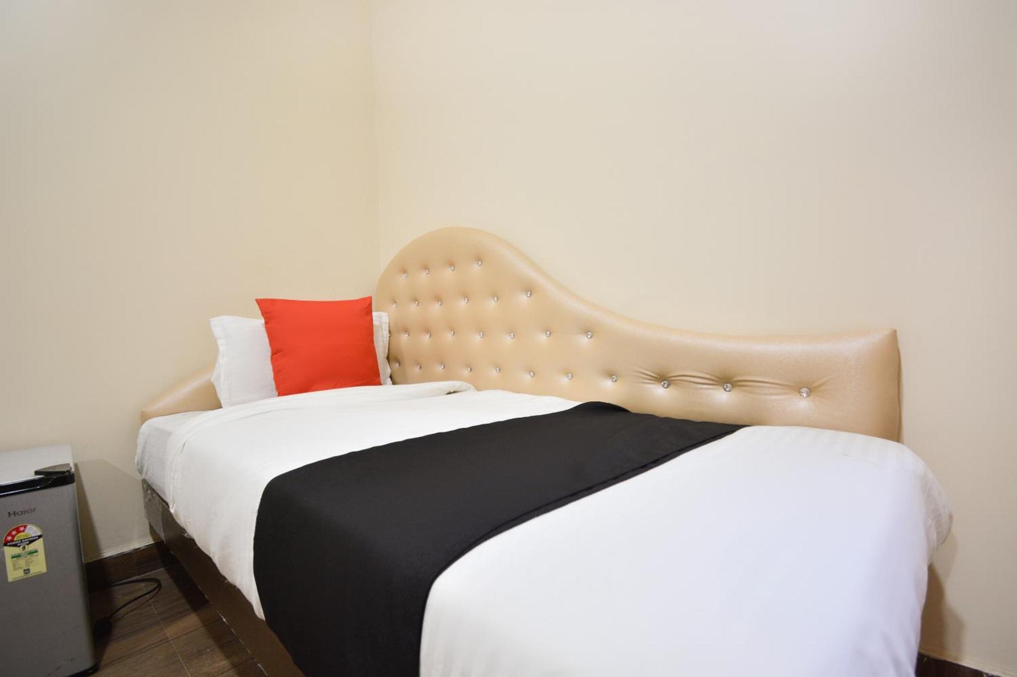 Capital O Moments Inn Amritsar Bagian luar foto