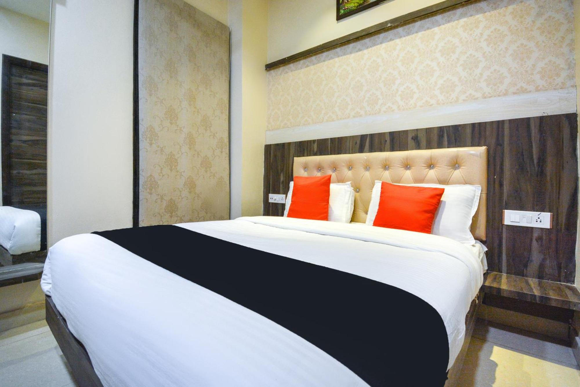 Capital O Moments Inn Amritsar Bagian luar foto